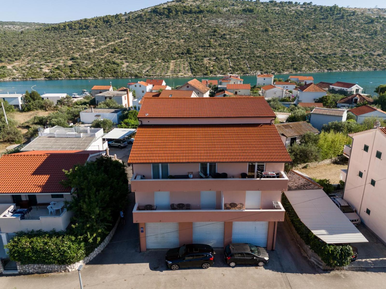 Apartments Villa Monique Rogoznica  Eksteriør billede